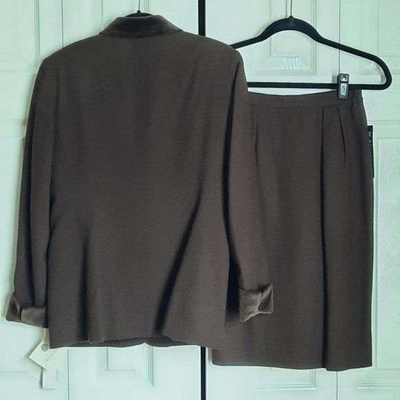 Vintage Saville Petite 2-Piece Wool Chestnut / Chocolate Brown Suit Size 8P - Picture 3 of 7